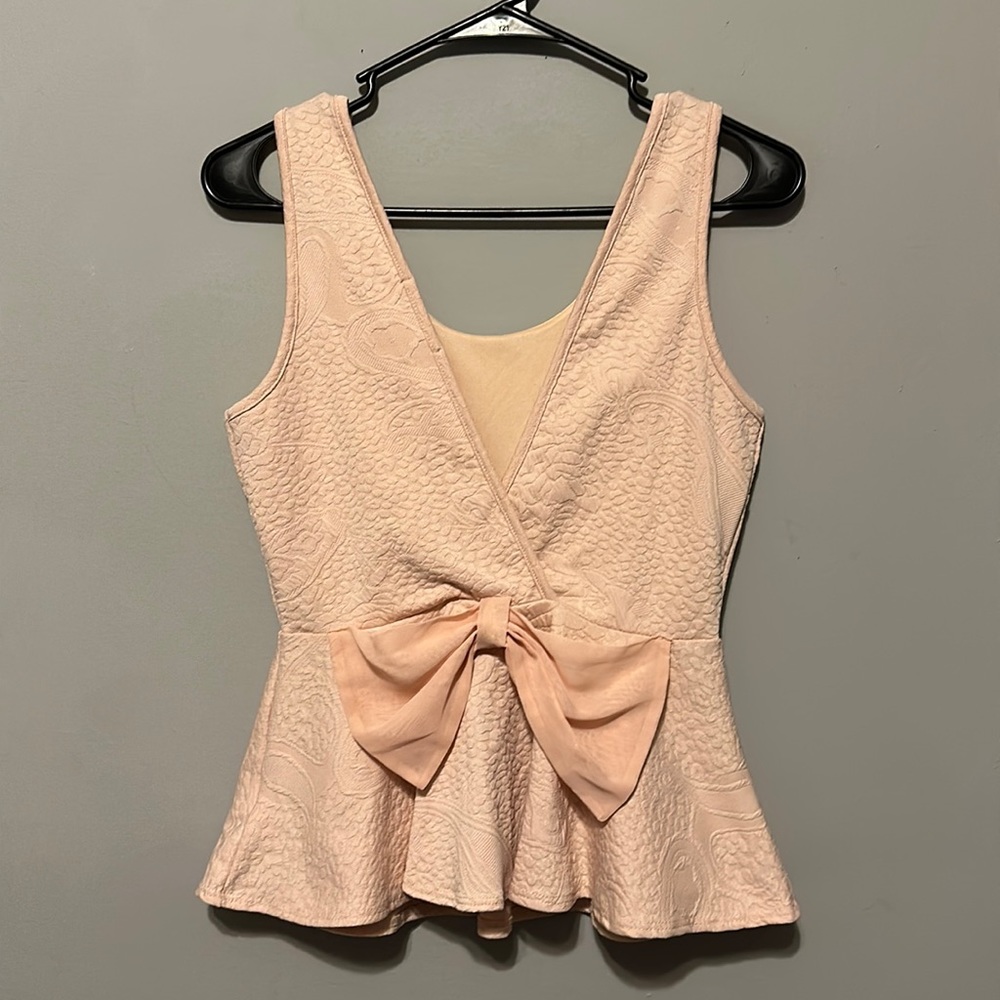 Super cute ladies papaya top peach with bow